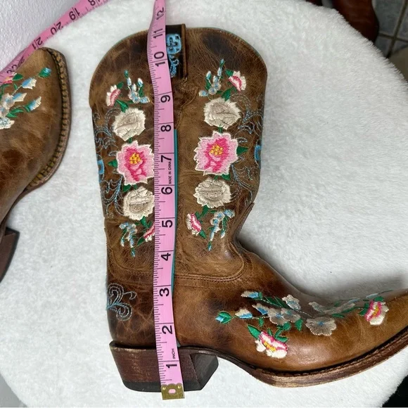 MACIE BEAN WOMEN'S ROSE GARDEN WESTERN BOOTS -
SNIP TOE - Picture 13 of 15
